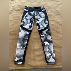 CALIA by Carrie Underwood Black and Gray Patterned Leggings